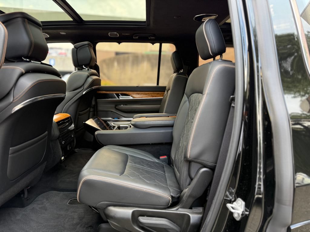 Used 2022 Jeep Grand Wagoneer Series III AWD/4WD image 21