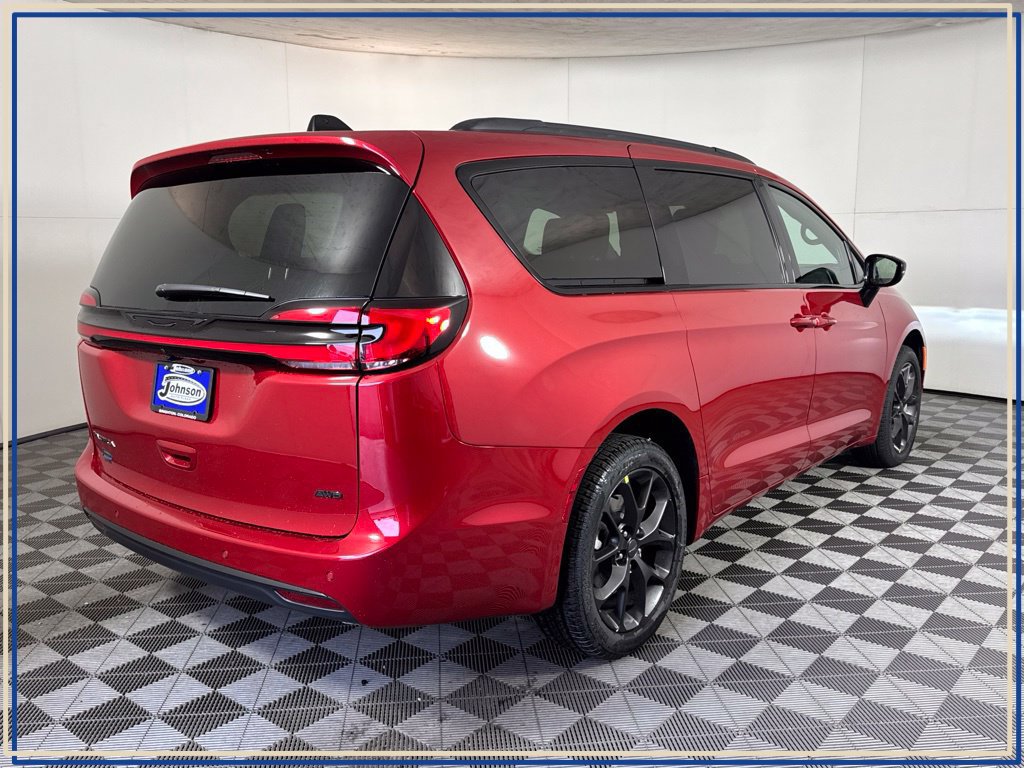 New 2027 Chrysler Pacifica Select AWD/4WD image 6
