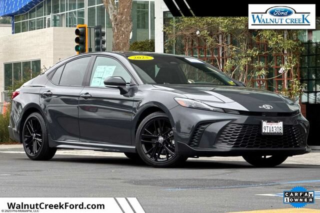 Used 2025 Toyota Camry SE w/ Convenience Package FWD image 1