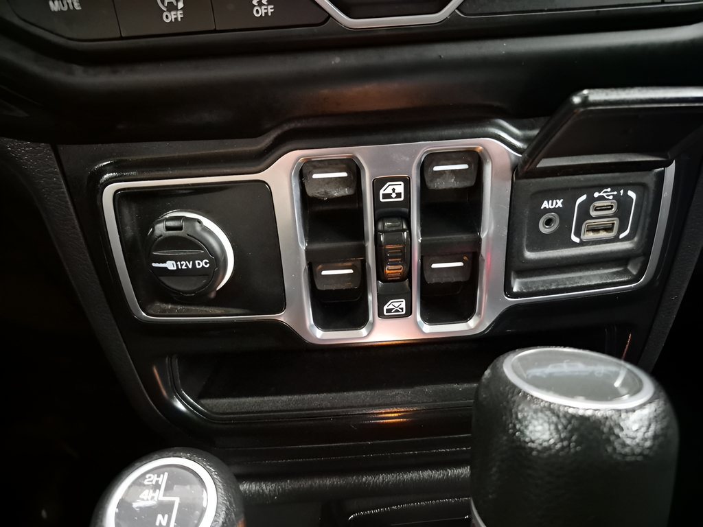 Used 2023 Jeep Gladiator Overland AWD/4WD image 27