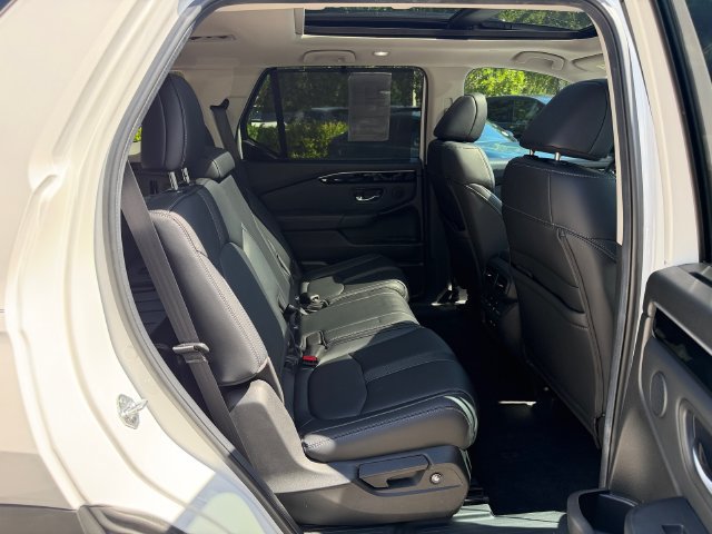 Used 2024 Honda Pilot Touring image 15