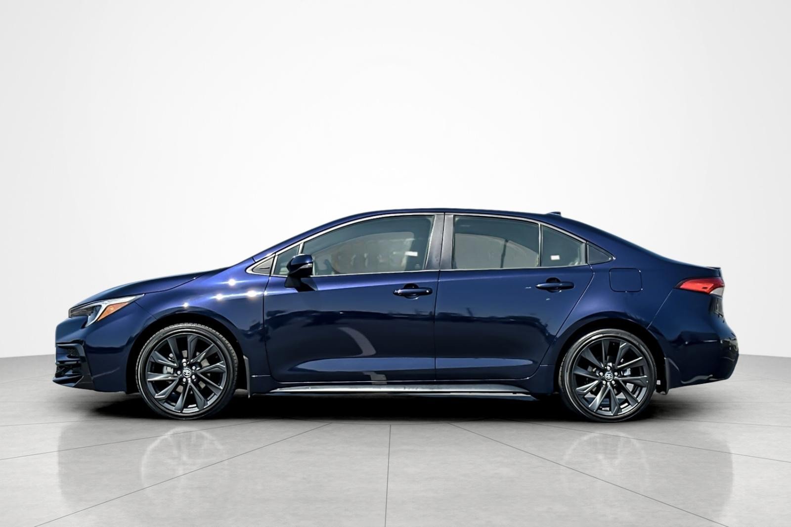 Certified 2025 Toyota Corolla SE w/ SE Premium Package image 2