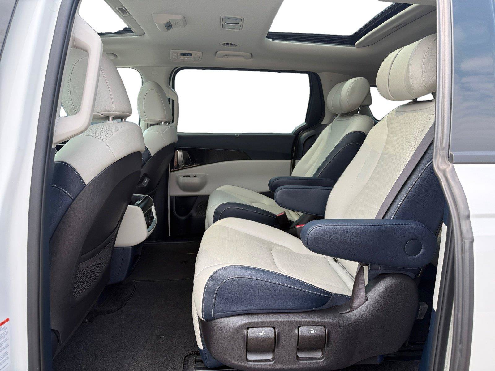 Used 2025 Kia Carnival SX Prestige FWD image 21