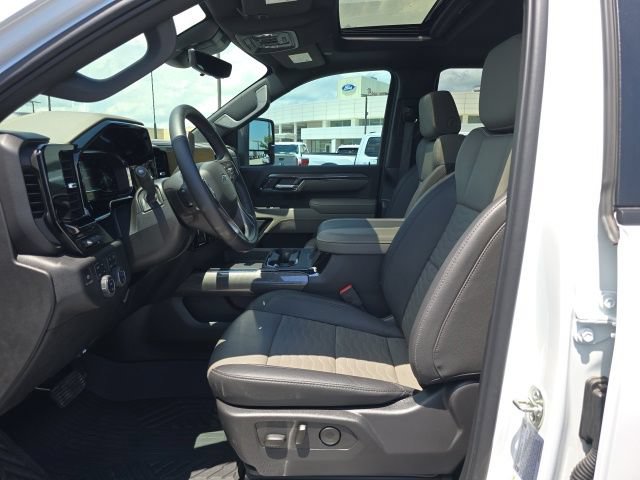 Used 2025 Chevrolet Silverado 2500 ZR2 w/ Technology Package AWD/4WD image 11