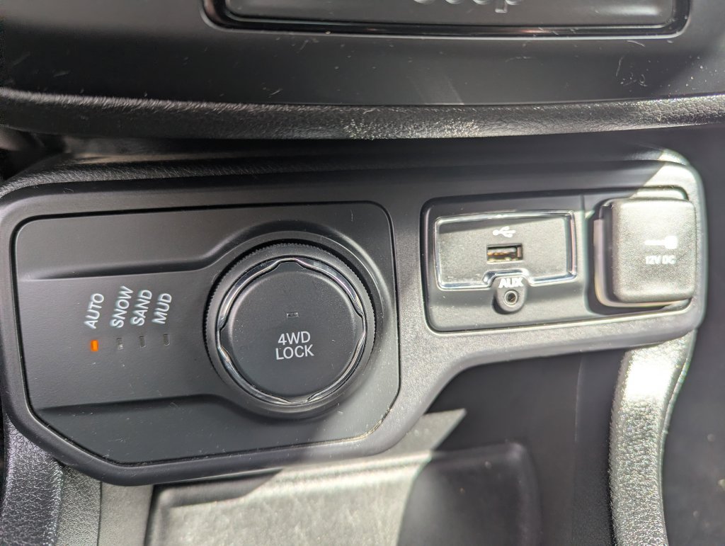 Used 2019 Jeep Renegade Sport w/ Sport Appearance Group AWD/4WD image 12
