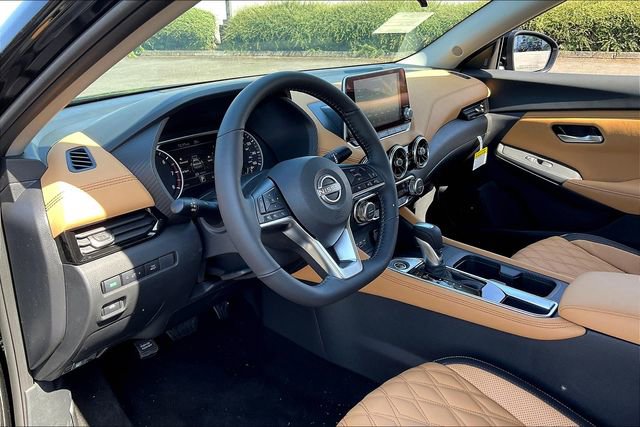 Used 2025 Nissan Sentra SV w/ SV Premium Package image 6
