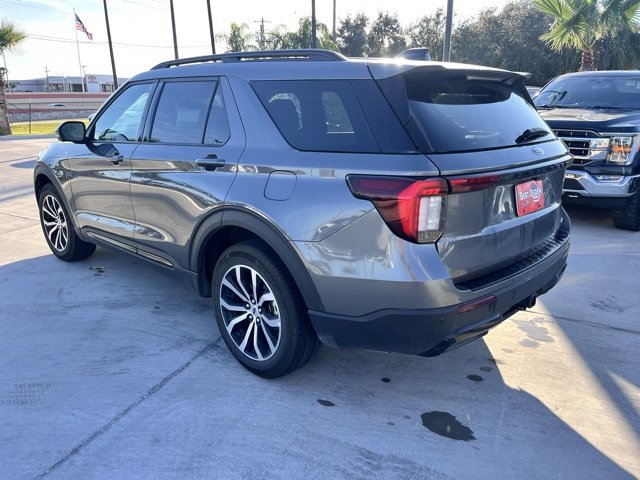 Used 2025 Ford Explorer ST-Line image 4