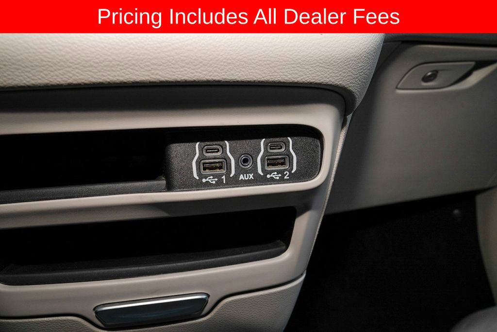 Used 2024 Chrysler Pacifica Touring-L FWD image 15
