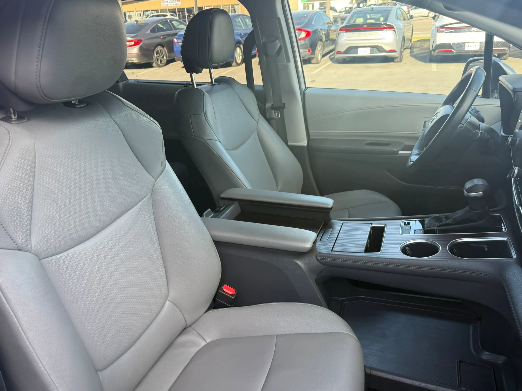 Used 2024 Toyota Sienna XLE image 29