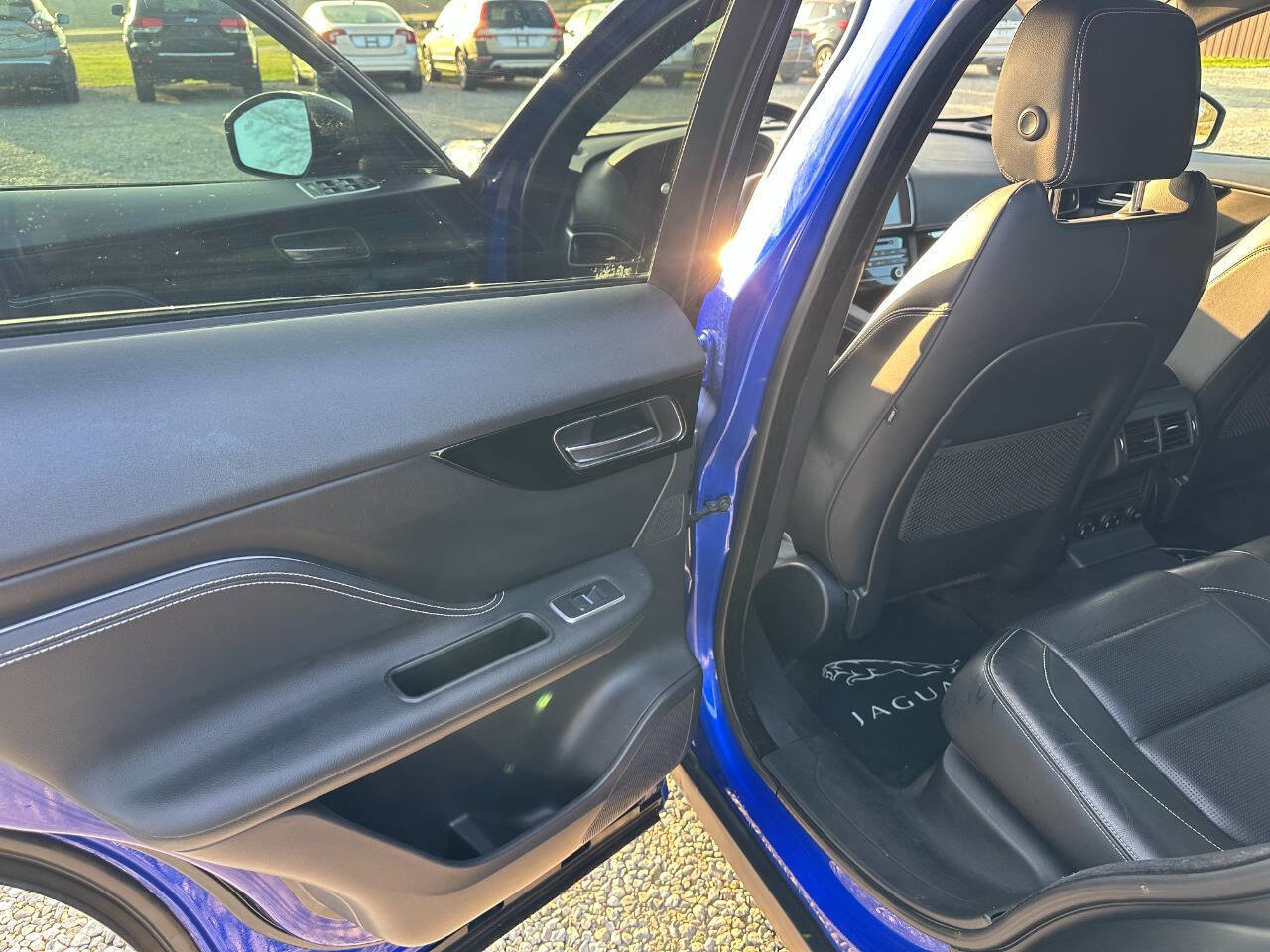 Used 2018 Jaguar F-PACE R-Sport image 12