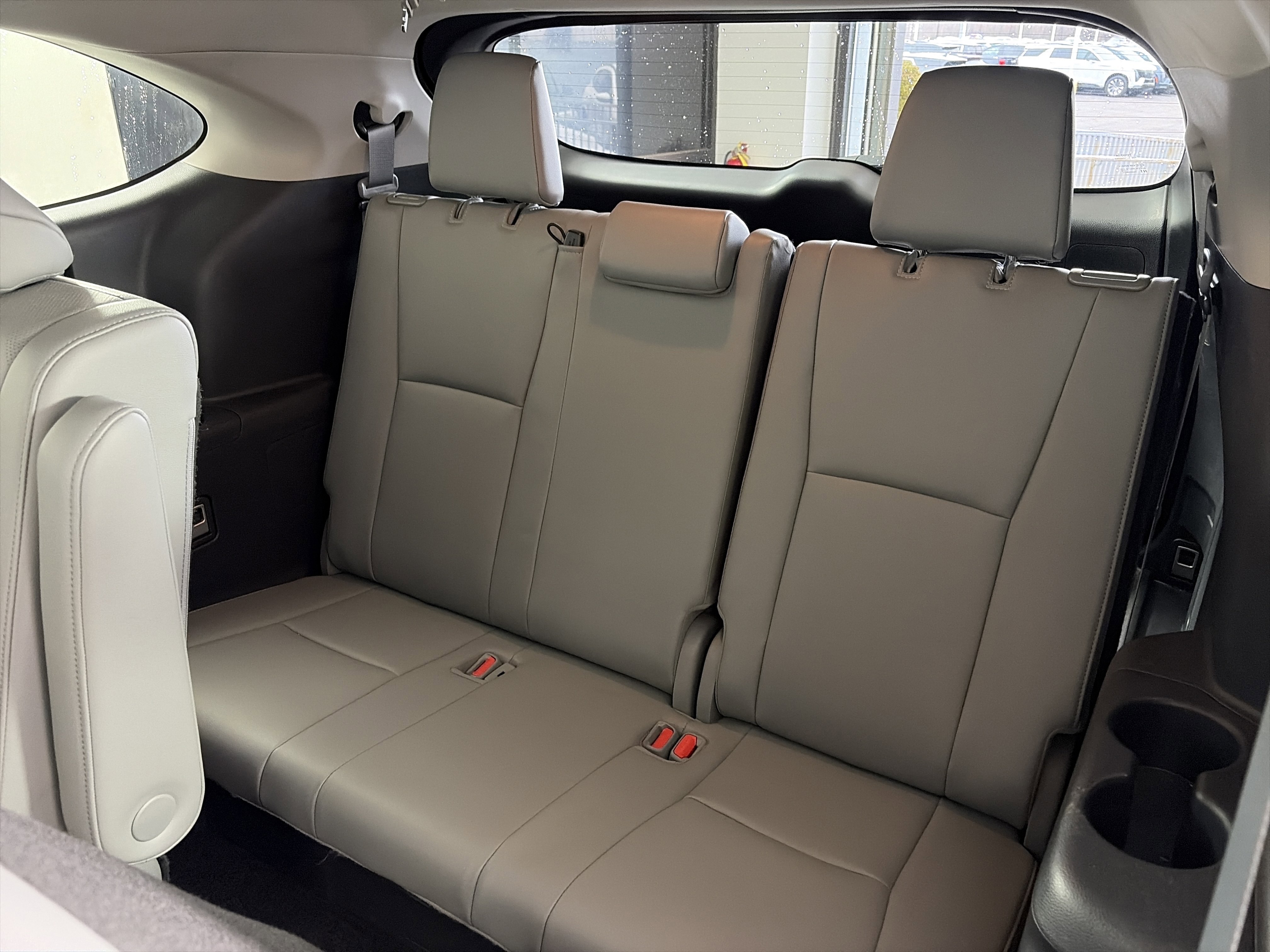 Used 2023 Toyota Highlander Platinum image 8