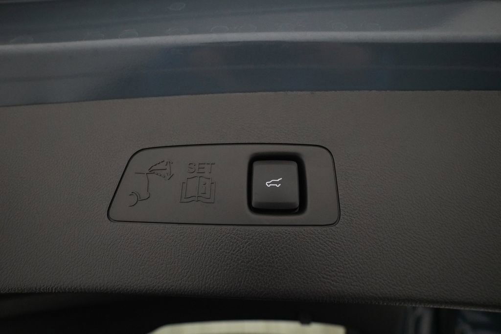 Used 2025 Lincoln Corsair Reserve w/ Towing Package image 15