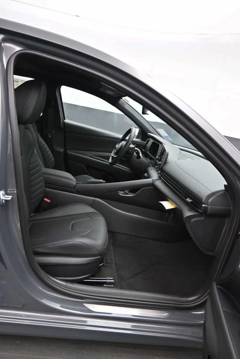 New 2026 Hyundai Elantra SEL Sport FWD image 11
