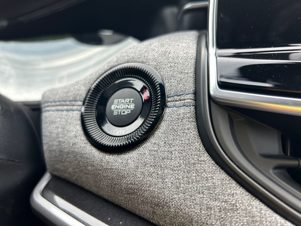 New 2025 Jeep Compass Latitude image 11