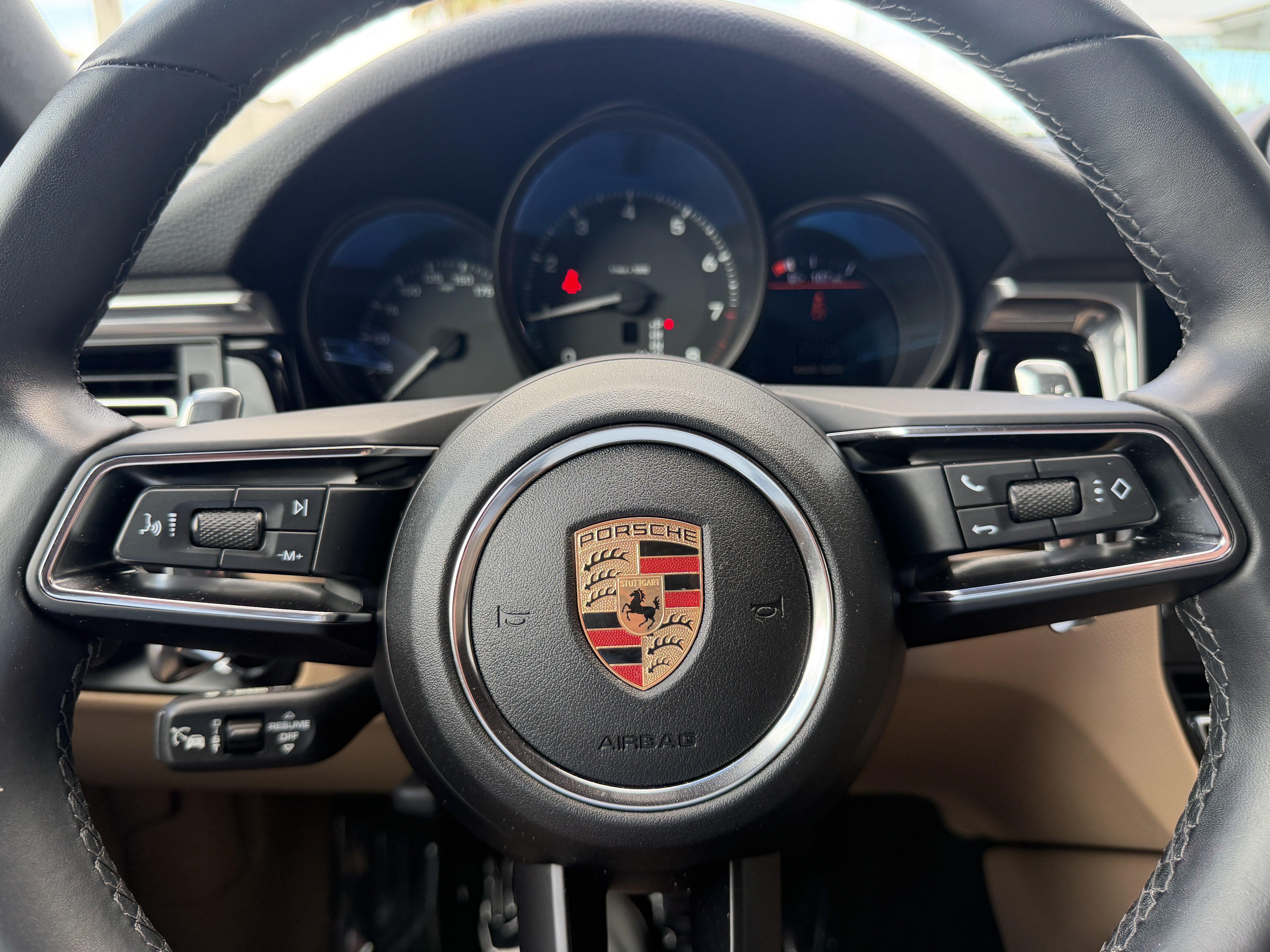 Certified 2023 Porsche Macan AWD/4WD image 34