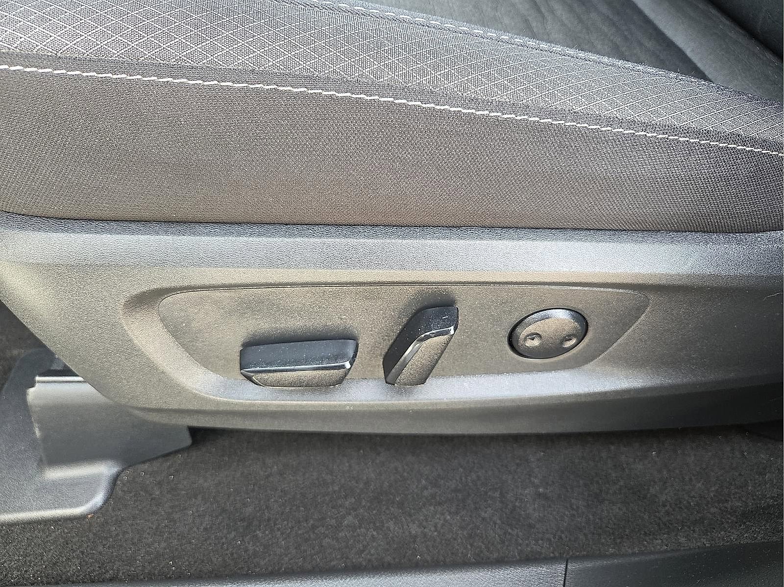 Used 2024 Nissan Pathfinder SV AWD/4WD image 15