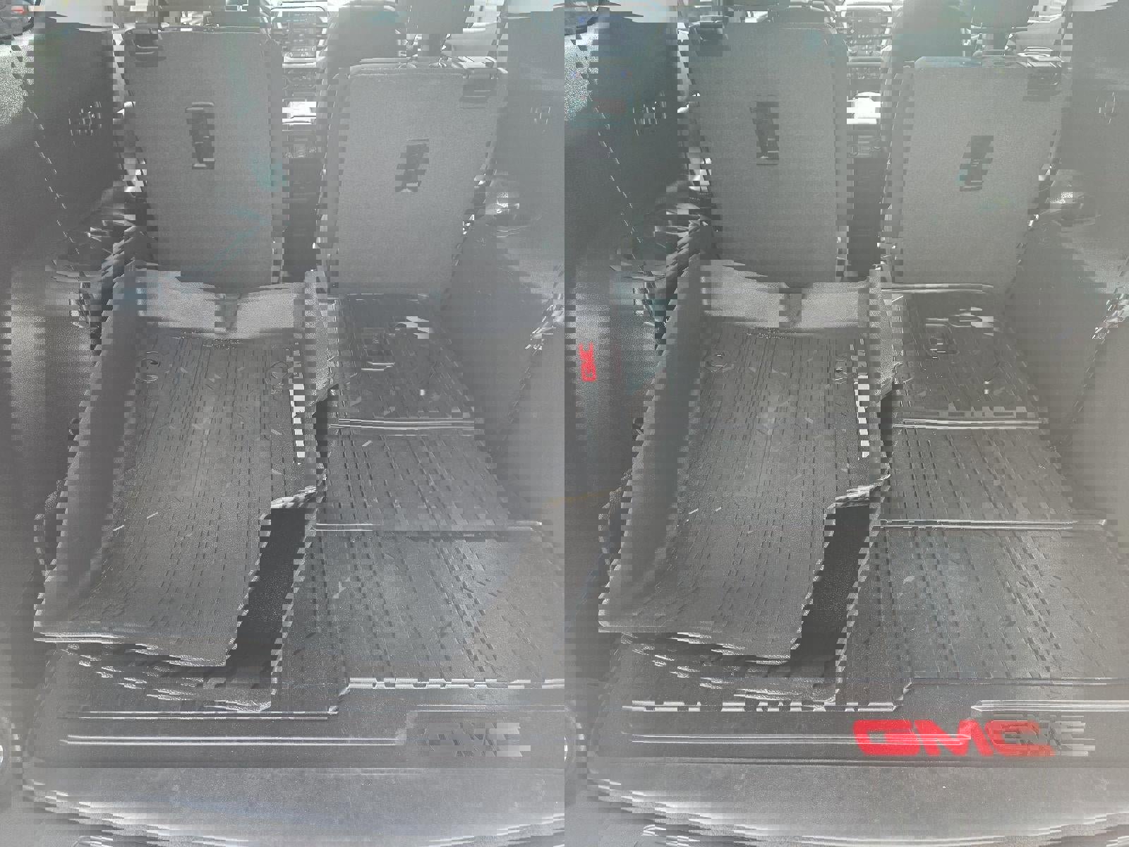 Used 2023 GMC Acadia SLE w/ Driver Convenience Package image 14