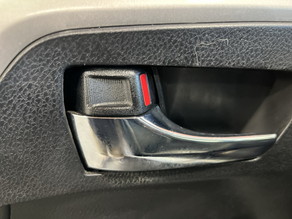 Used 2016 Toyota RAV4 XLE AWD/4WD image 27