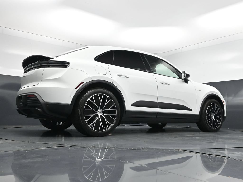 New 2026 Porsche Macan 4 Electric AWD/4WD image 24