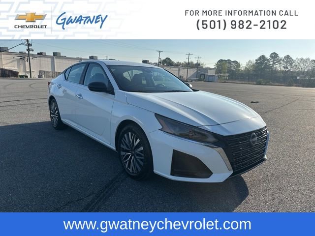 Used 2025 Nissan Altima 2.5 SV FWD image 3