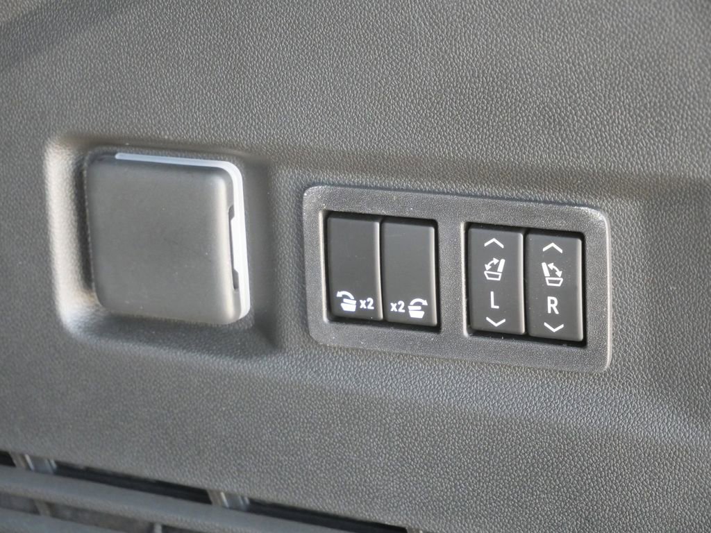 New 2026 GMC Yukon Elevation image 33