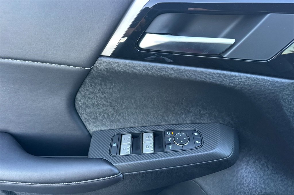 New 2025 Mitsubishi Outlander SE image 12