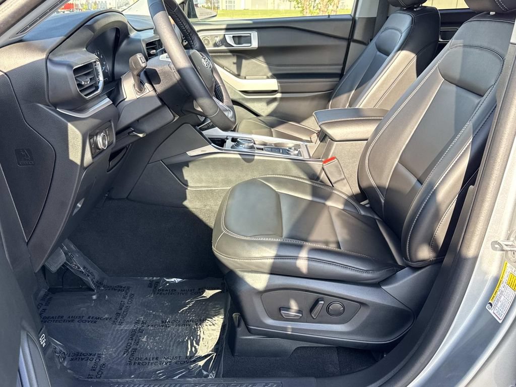 Used 2023 Ford Explorer XLT w/ Equipment Group 202A AWD/4WD image 24