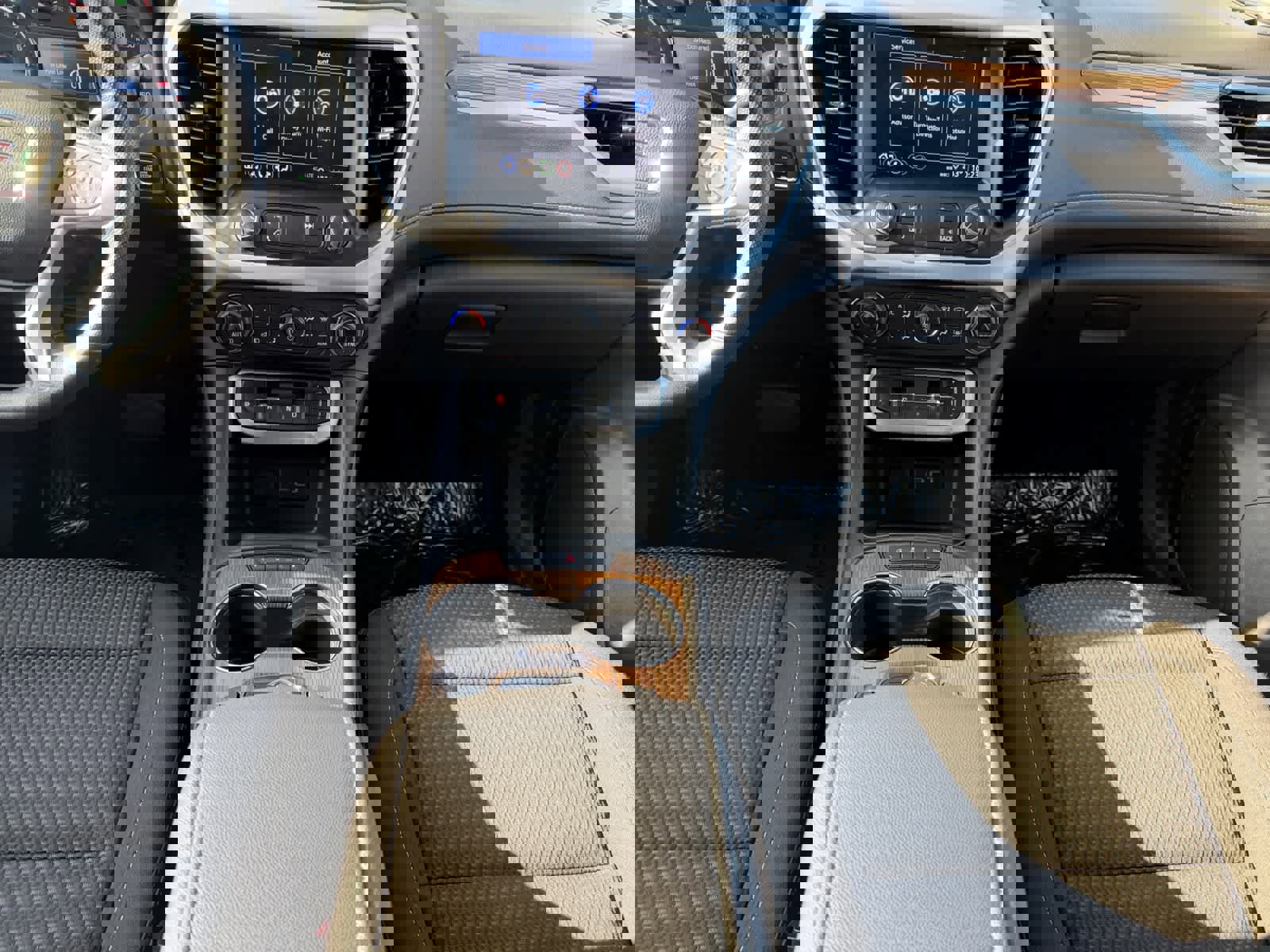 Used 2023 GMC Acadia SLE w/ Driver Convenience Package image 18