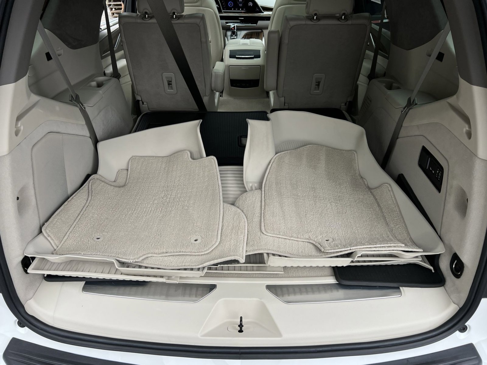 Used 2022 Cadillac Escalade Sport Platinum w/ LPO, ONYX Package image 25