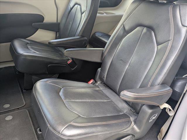 Used 2019 Chrysler Pacifica Touring-L Plus image 18