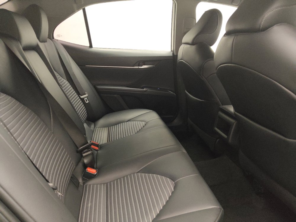 Used 2020 Toyota Camry SE image 19
