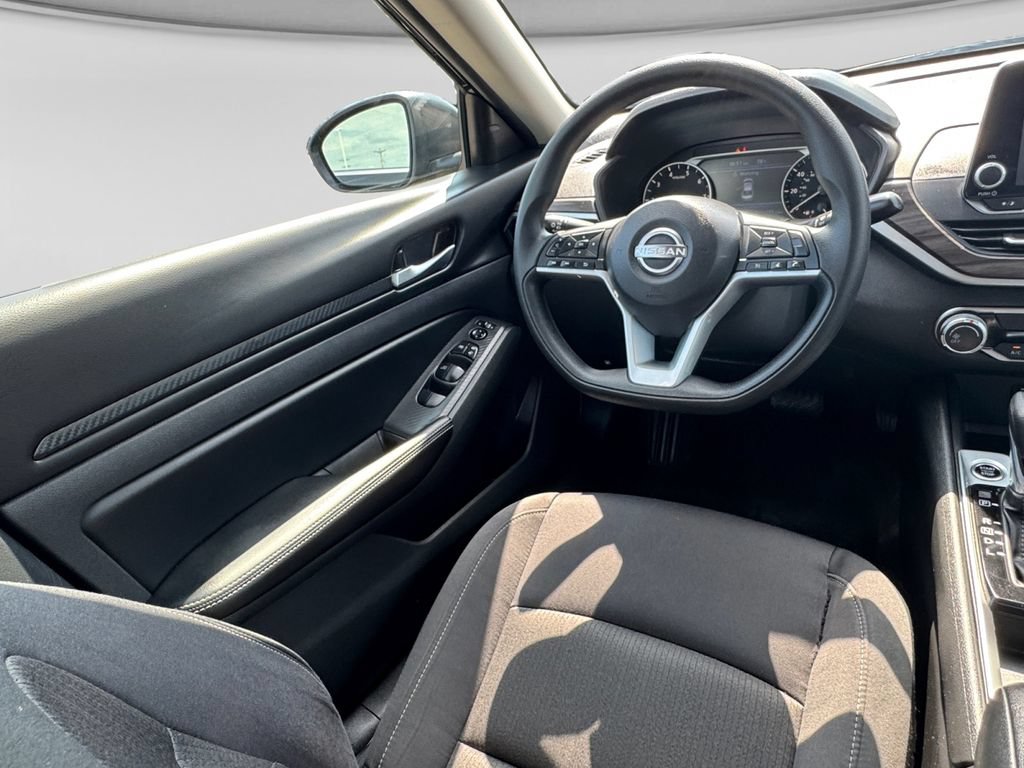 Used 2025 Nissan Altima 2.5 SV FWD image 20
