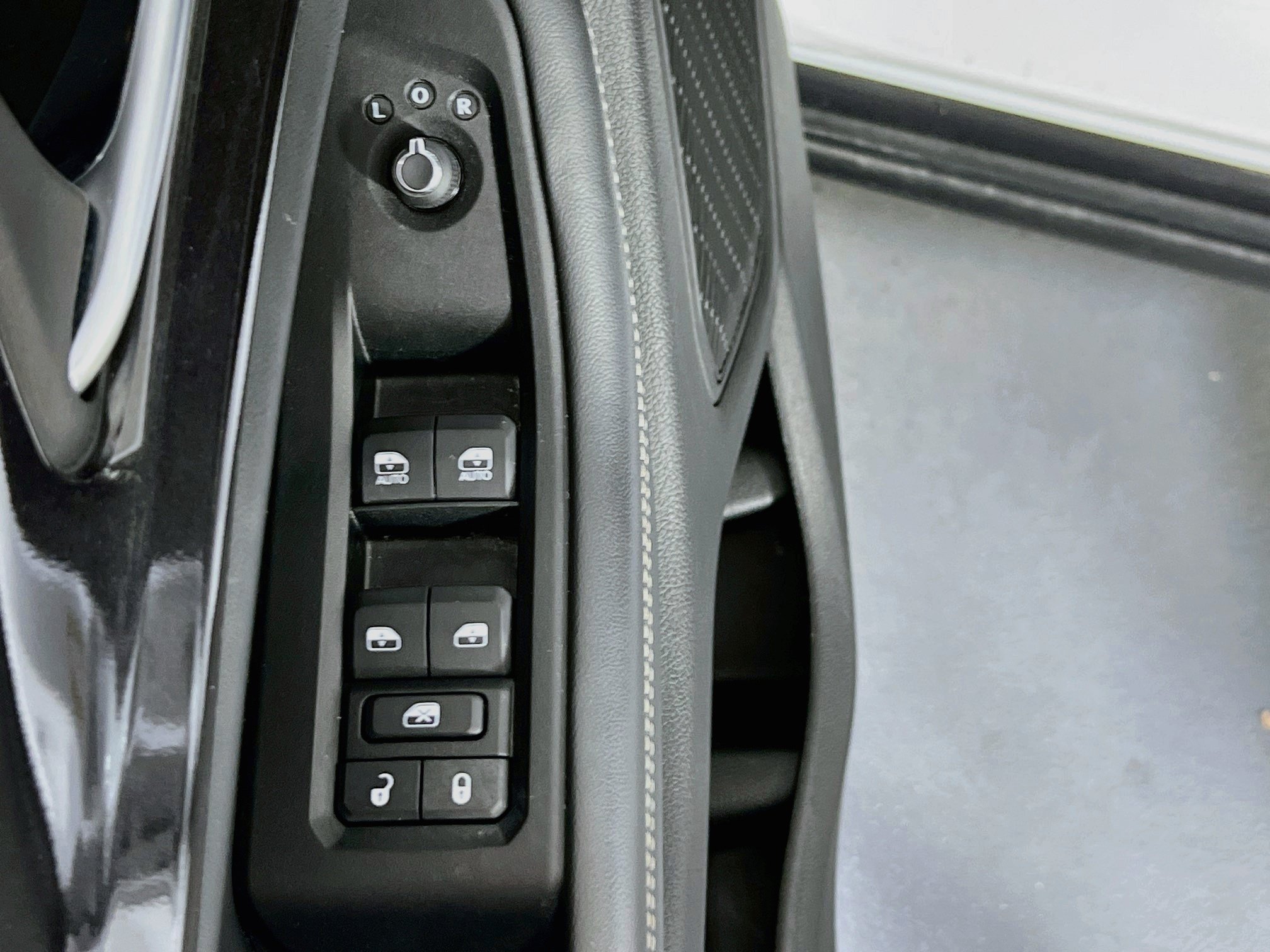 Used 2023 Jeep Grand Cherokee Laredo w/ Luxury Tech Group I AWD/4WD image 17