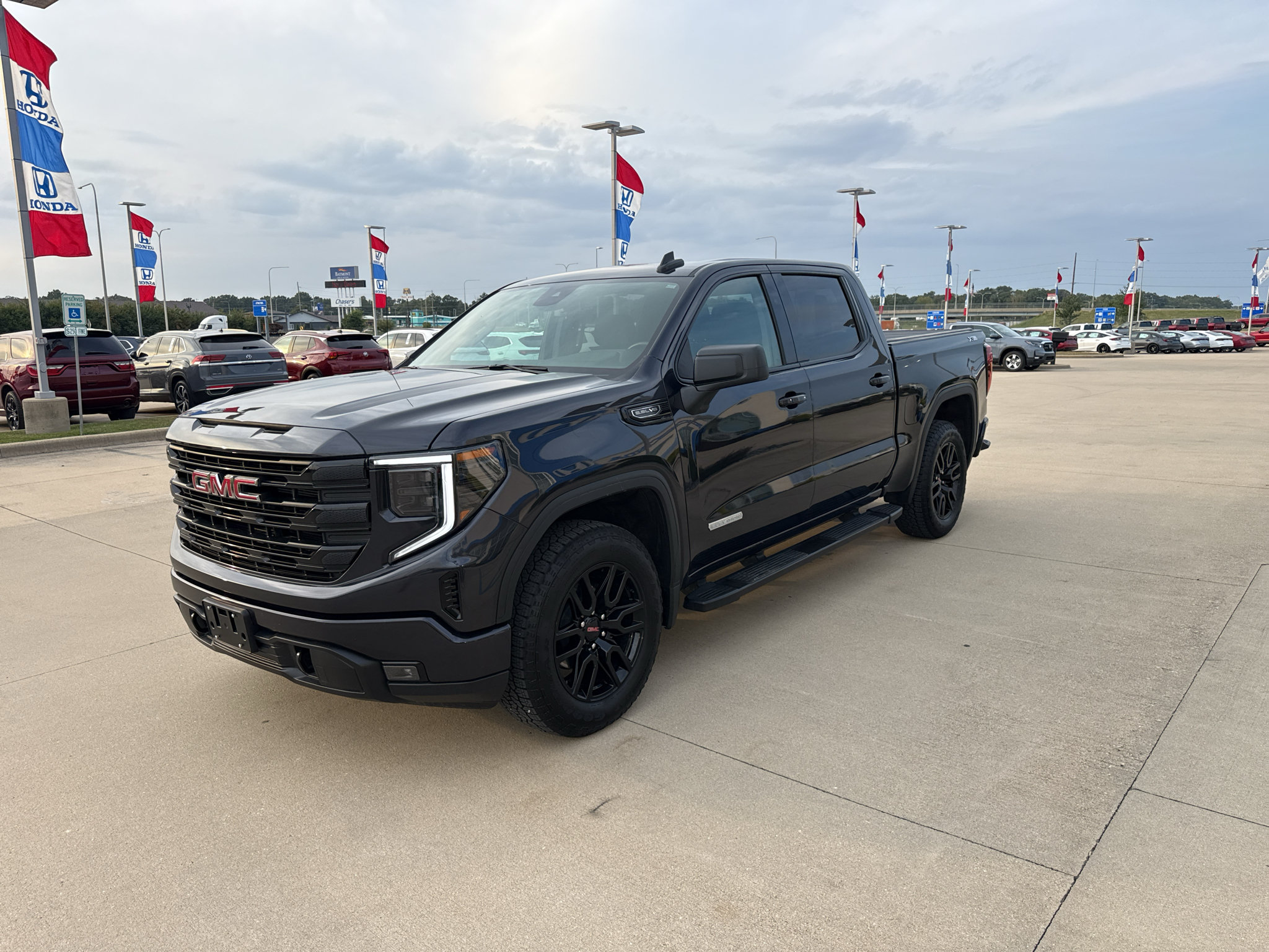 Used 2026 GMC Sierra 1500 Elevation AWD/4WD image 1