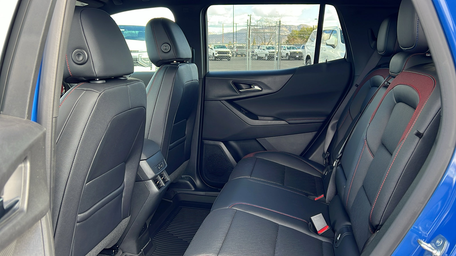 New 2026 Chevrolet Equinox RS w/ Convenience Package III AWD/4WD image 13