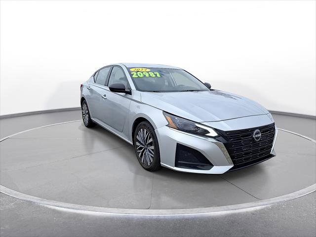 Used 2024 Nissan Altima 2.5 SV FWD image 2