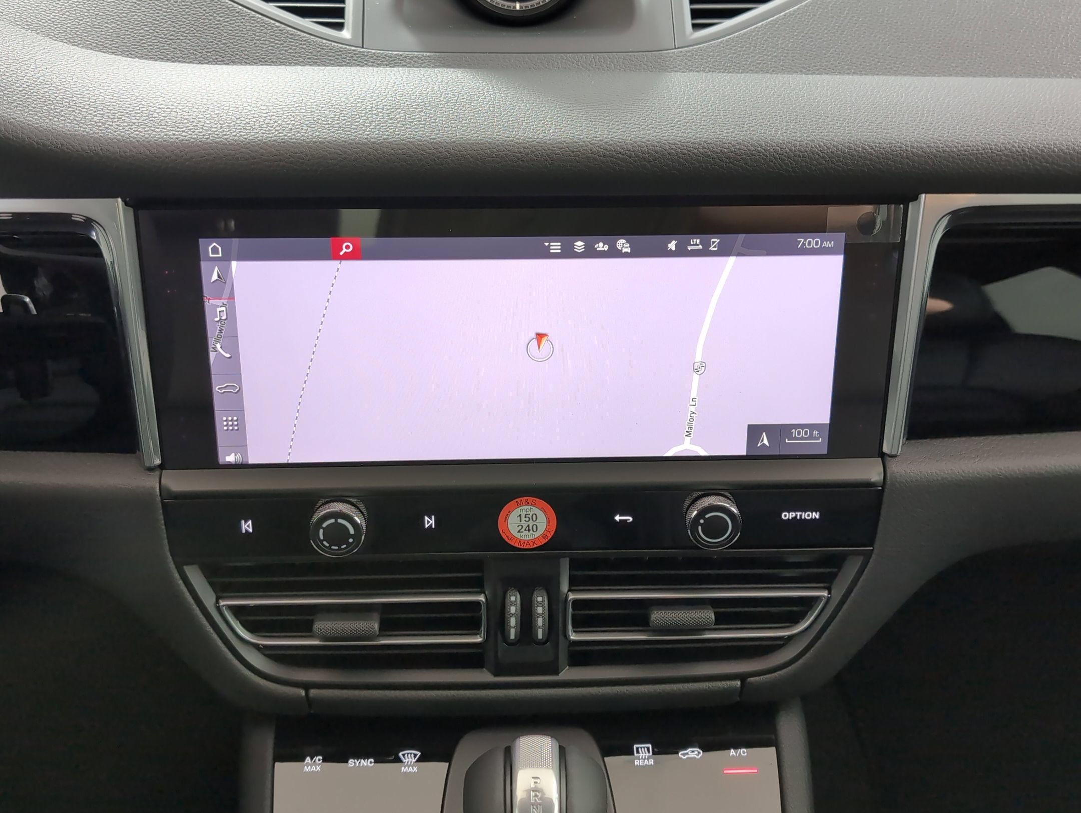 Certified 2025 Porsche Macan AWD/4WD image 22