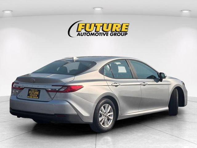 Used 2025 Toyota Camry LE FWD image 5