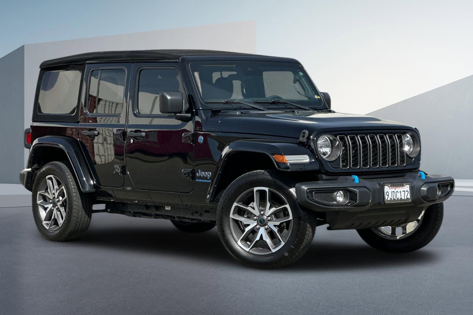 Used 2024 Jeep Wrangler Unlimited AWD/4WD image 2