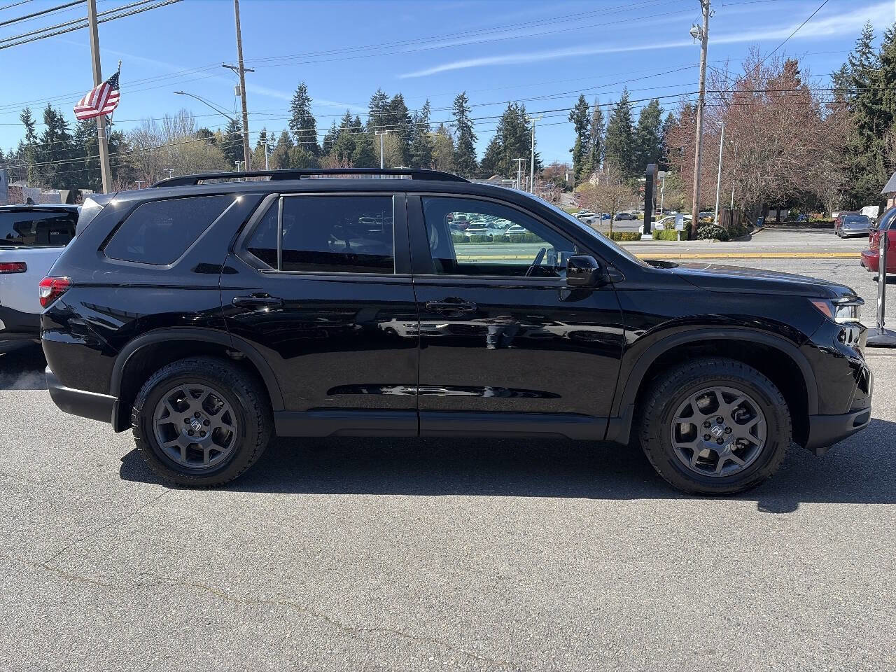 Used 2025 Honda Pilot TrailSport image 13