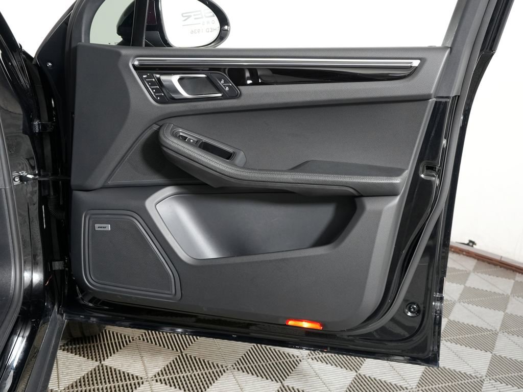 Certified 2019 Porsche Macan S image 40