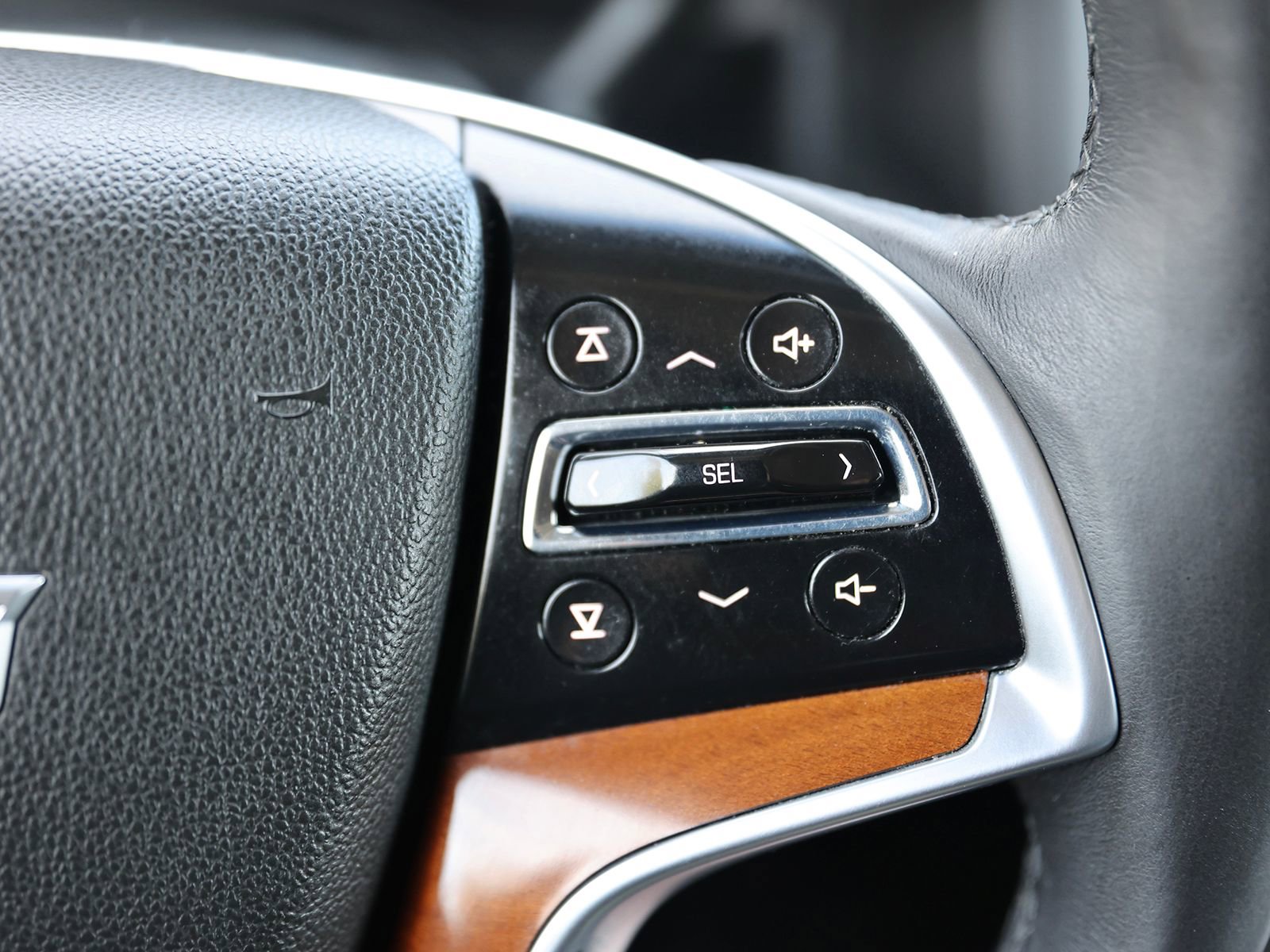 Used 2017 Cadillac Escalade Premium Luxury AWD/4WD image 45