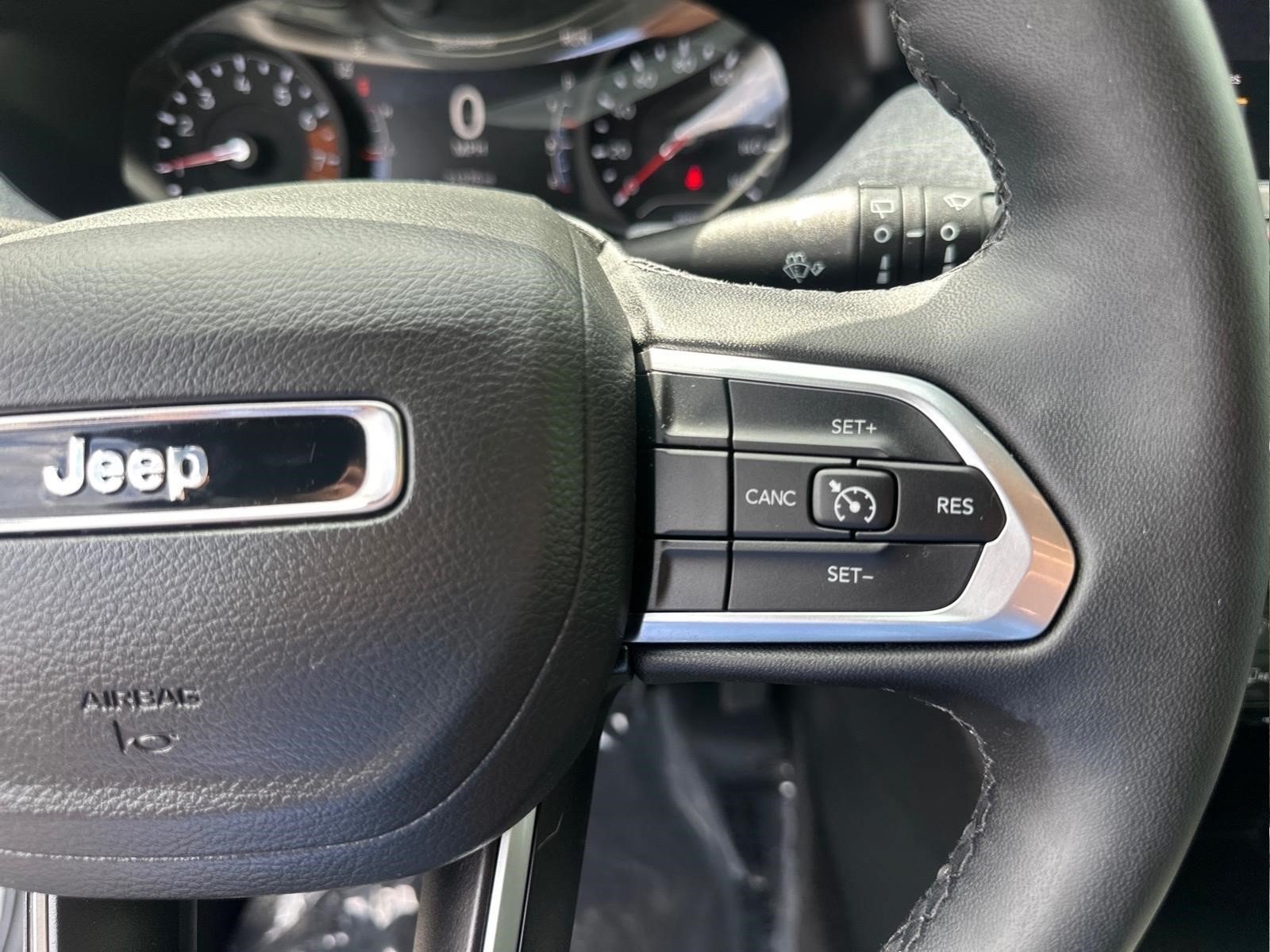 Used 2024 Jeep Compass Latitude w/ Convenience Group AWD/4WD image 25