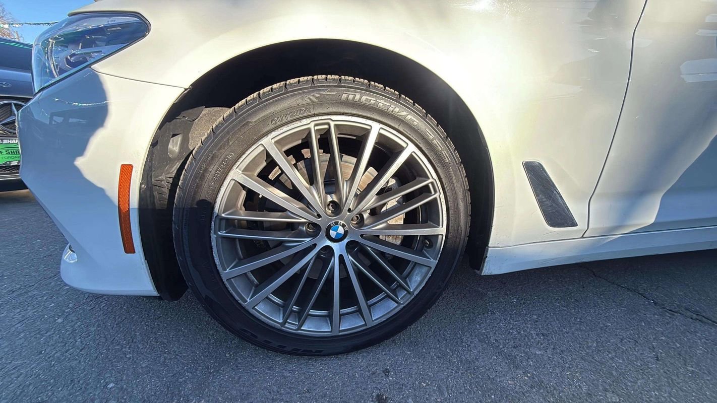 Used 2018 BMW 530i xDrive image 19