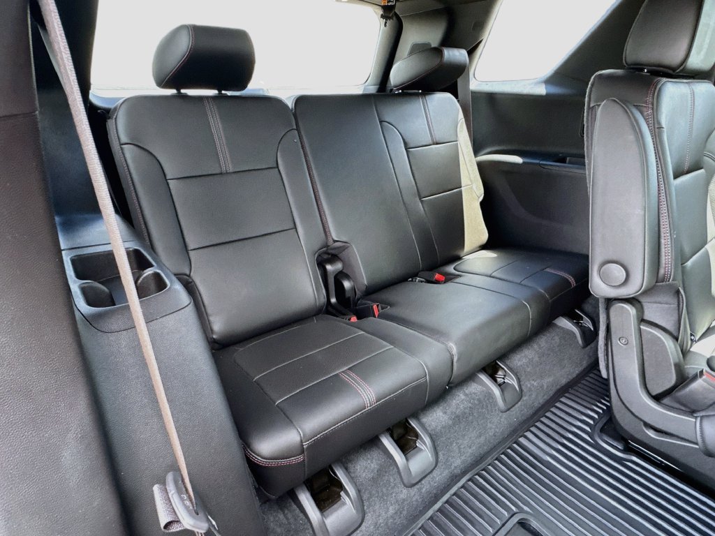 Used 2023 Chevrolet Traverse RS FWD image 28