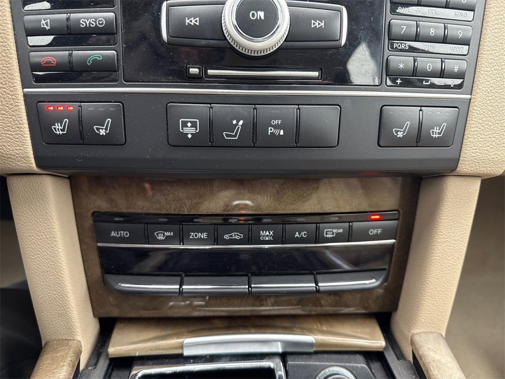 Used 2011 Mercedes-Benz E 550 4MATIC Sedan image 31