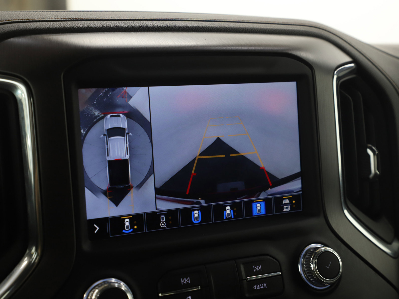 Used 2022 GMC Sierra 3500 AT4 w/ AT4 Preferred Package image 28