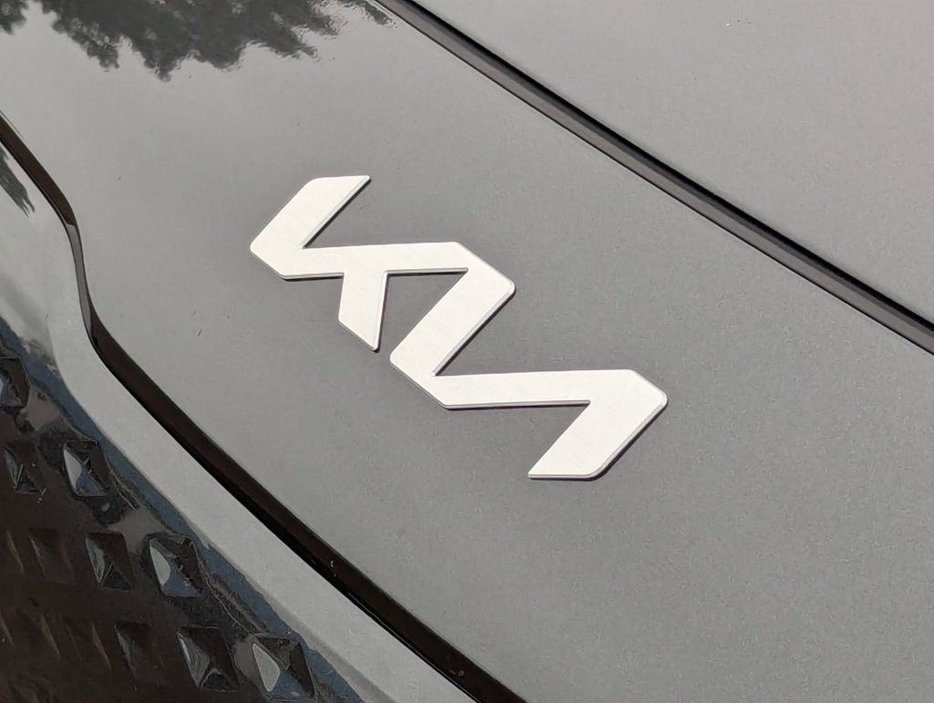 Used 2022 Kia Niro EX Premium w/ Cold Weather Package FWD image 12