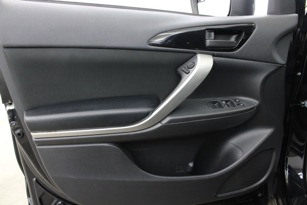 Used 2020 Mitsubishi Eclipse Cross ES FWD image 15