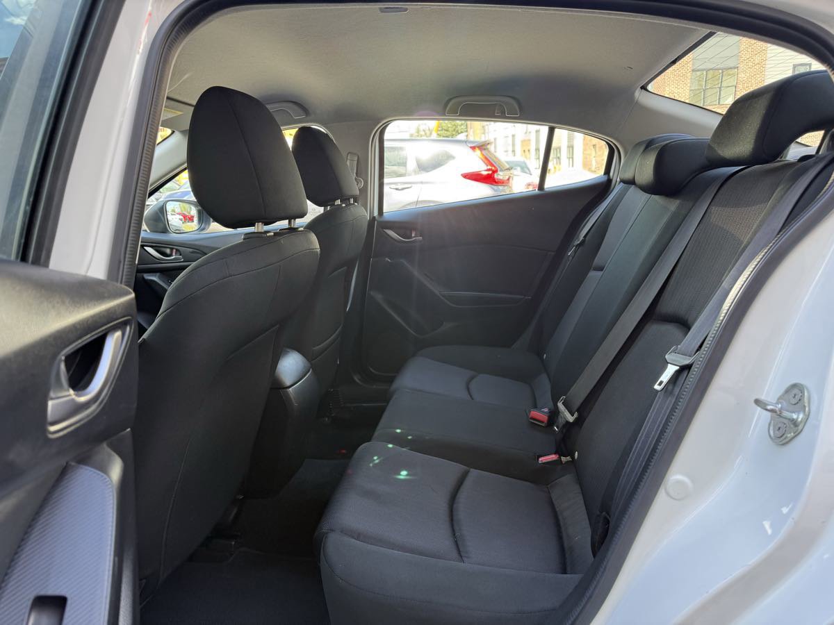 Used 2015 MAZDA MAZDA3 i SV image 11